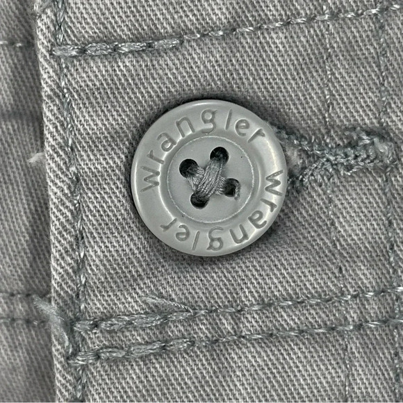 Wrangler Relax Fit Cargo Grey Shorts Men size 42 - Picture 5 of 10